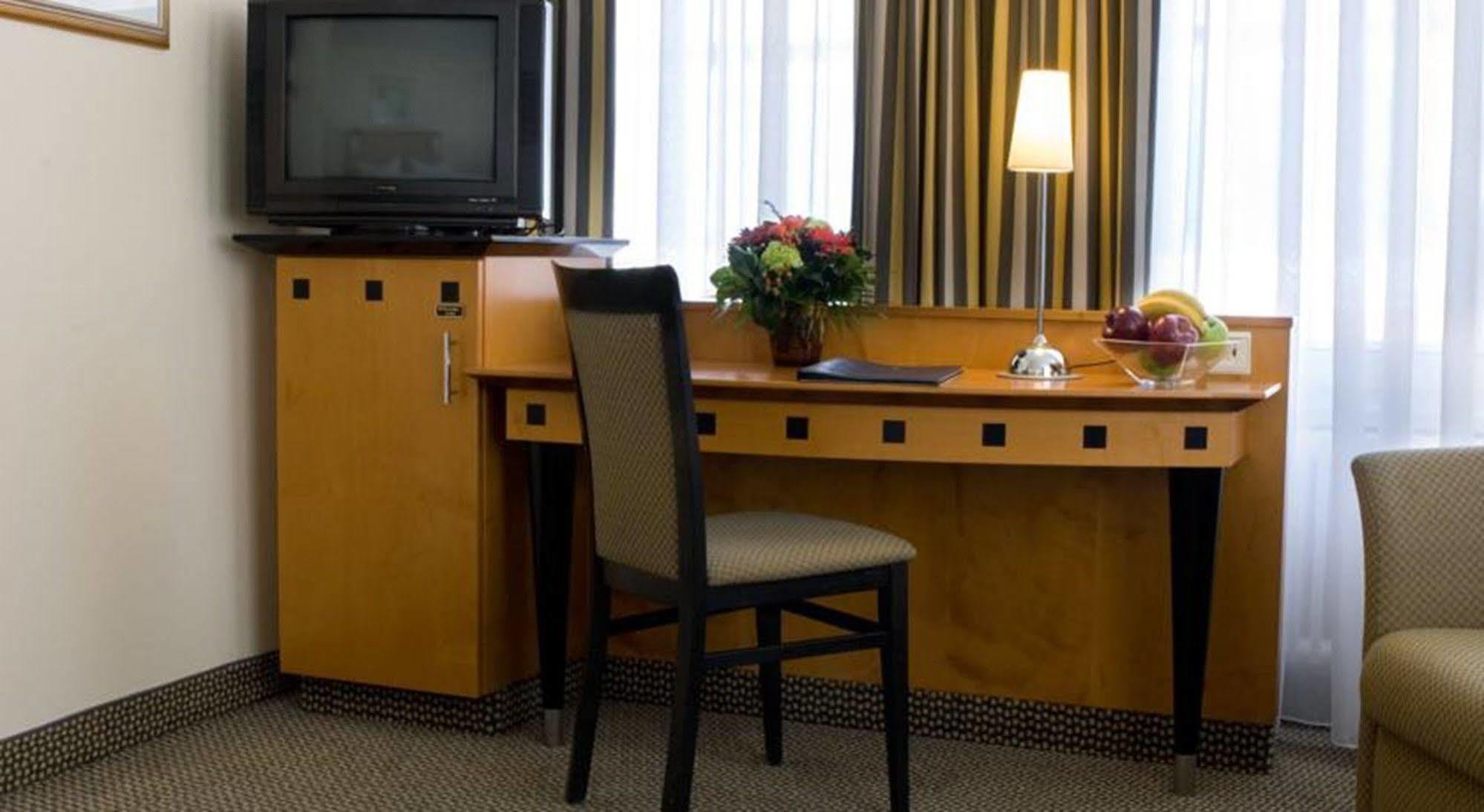 Hotel Alt Tempelhof Берлін Екстер'єр фото